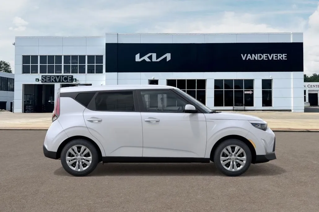 2025 Kia Soul LX photo 1