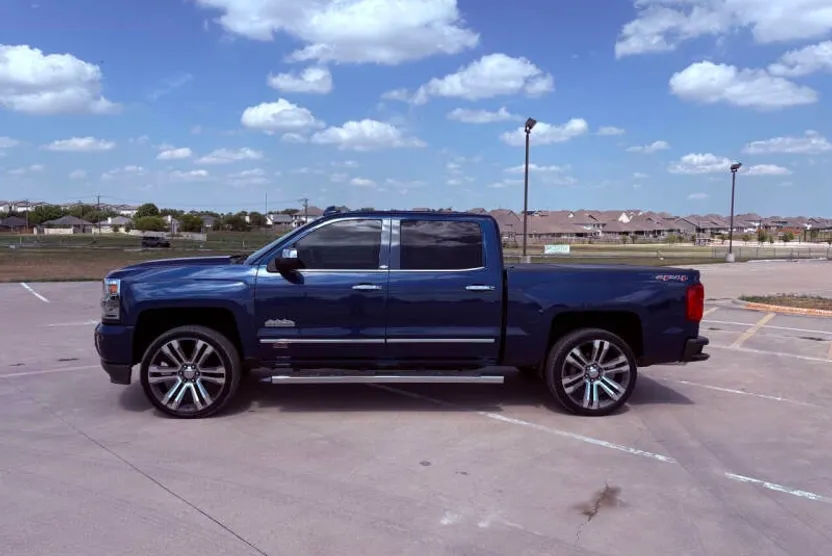 2017 Chevrolet Silverado 1500 High Country photo 1