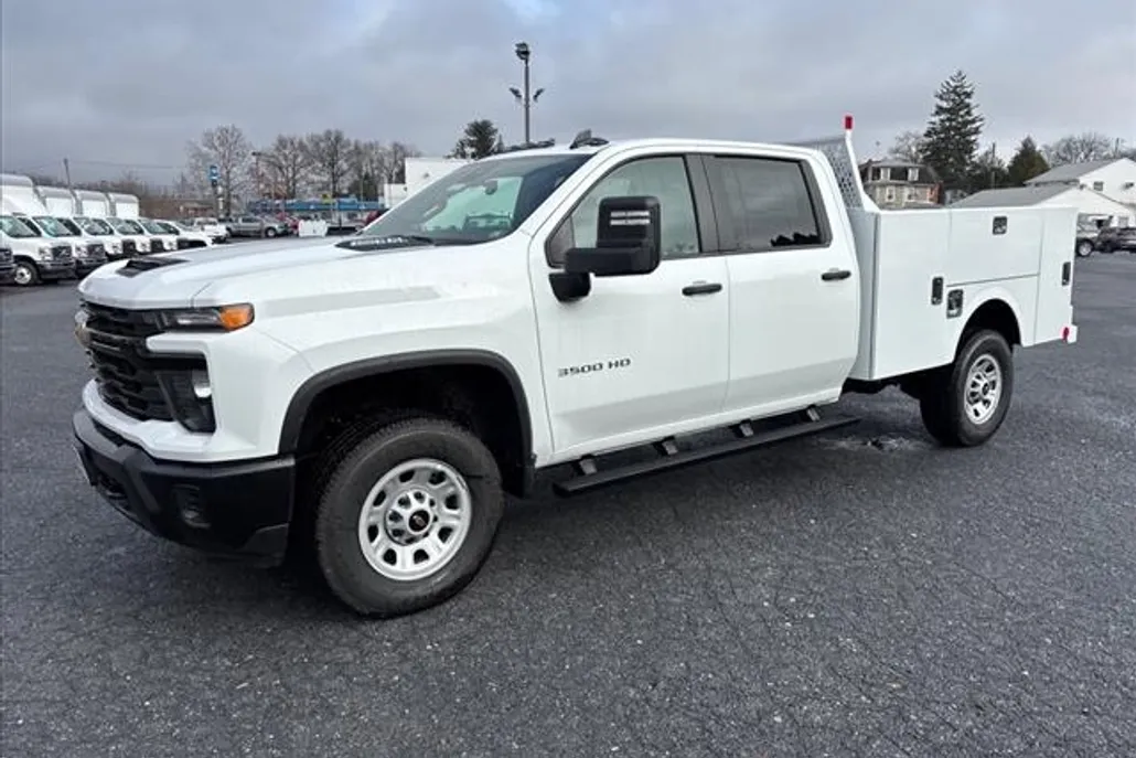 2025 Chevrolet Silverado 3500HD photo 1
