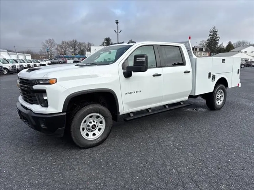 2025 Chevrolet Silverado 3500HD photo 1