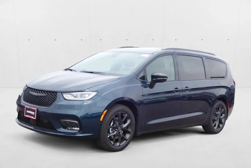 2025 Chrysler Pacifica Limited photo 1