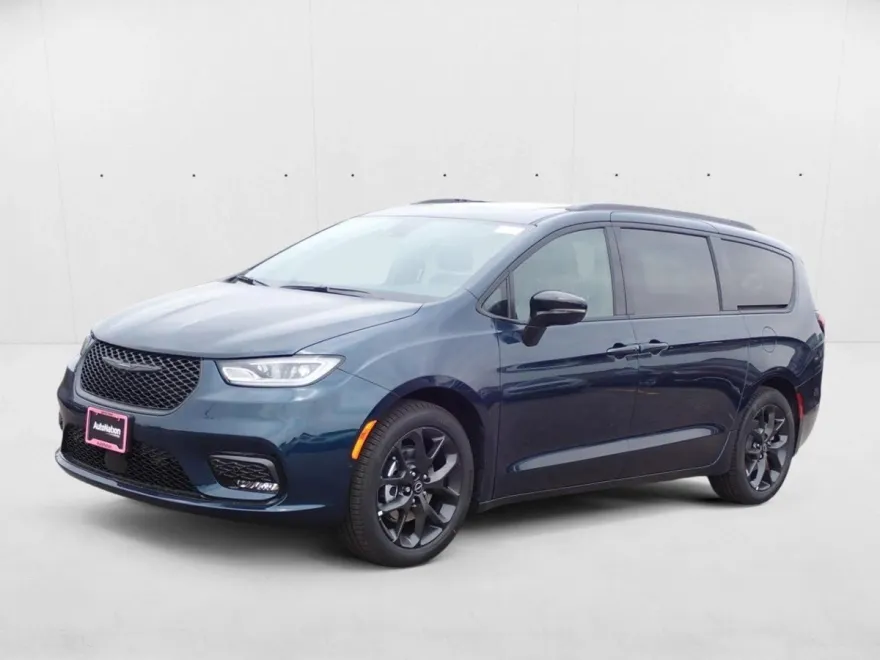 2025 Chrysler Pacifica Limited photo 1