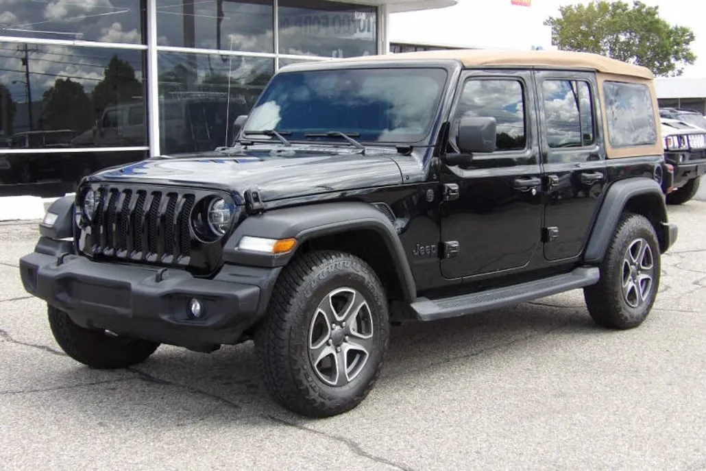 2020 Jeep Wrangler Unlimited Black & Tan photo 1