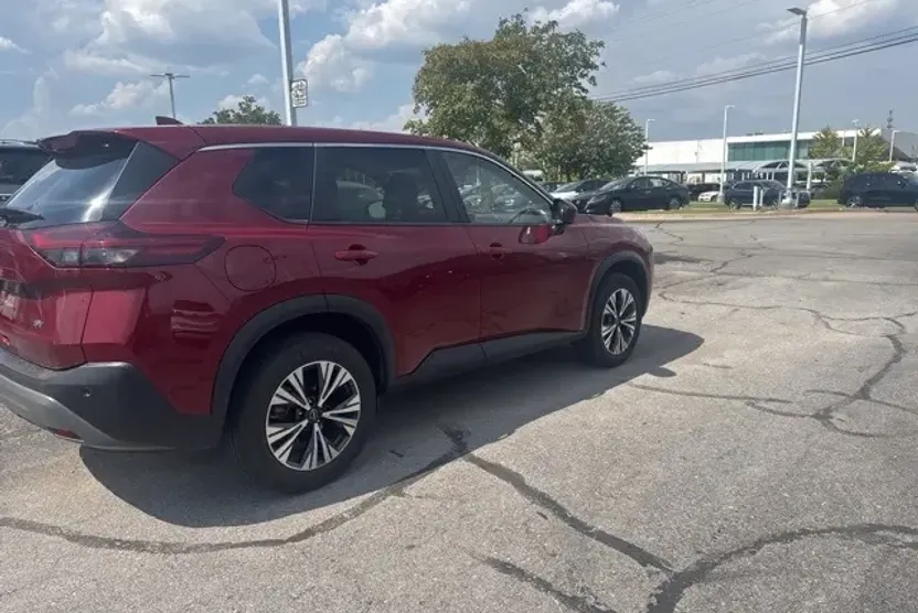 2023 Nissan Rogue SV photo 1
