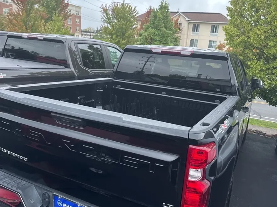 2025 Chevrolet Silverado 1500 LT photo 1