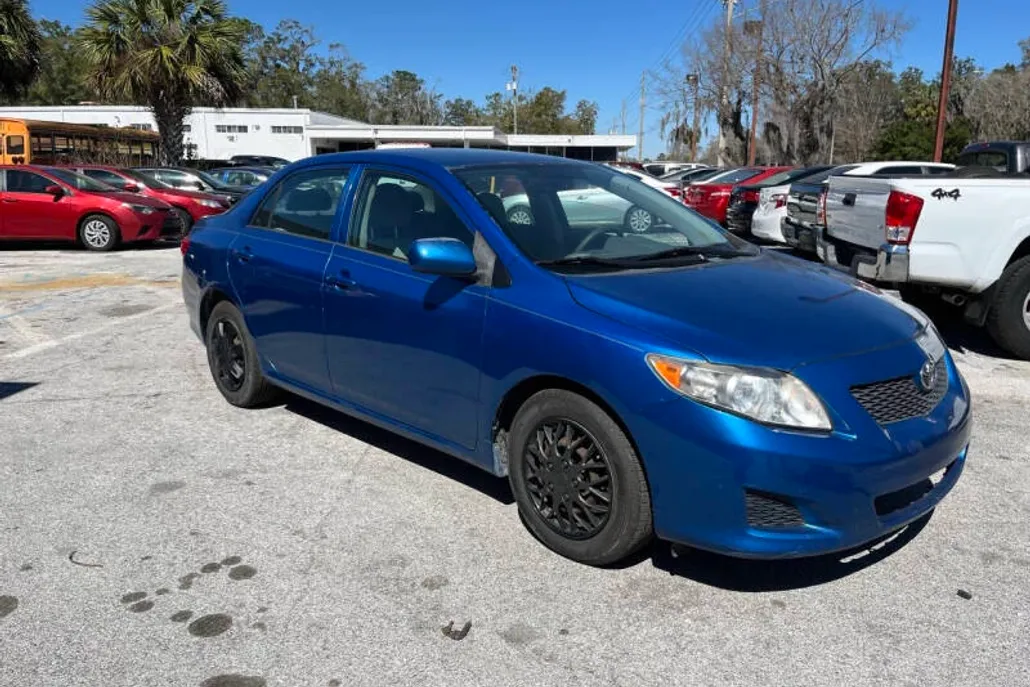 2009 Toyota Corolla LE photo 1