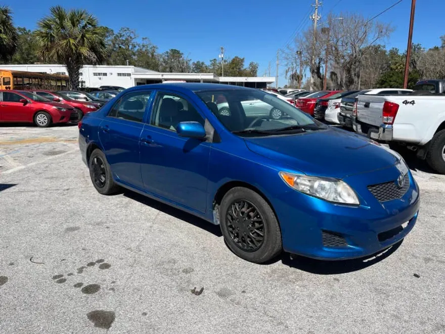2009 Toyota Corolla LE photo 1