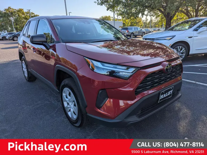 2024 Toyota RAV4 LE photo 1