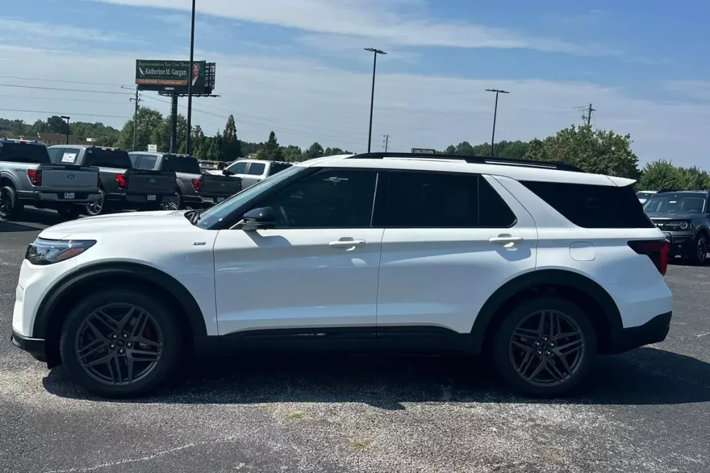 2025 Ford Explorer ST-Line photo 1