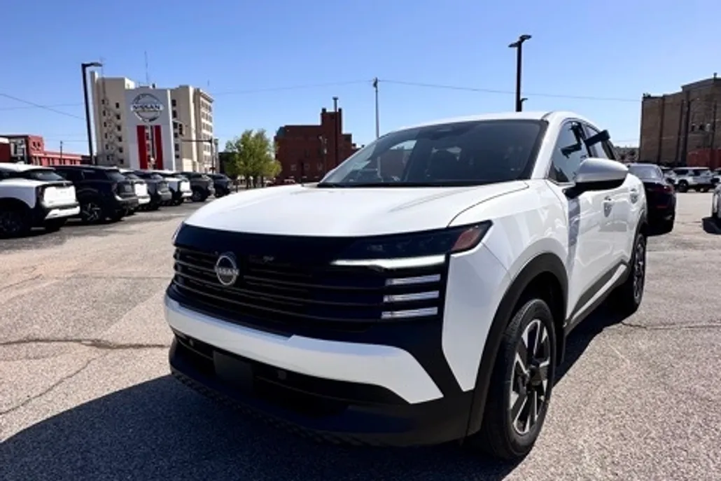 2025 Nissan Kicks SV photo 1