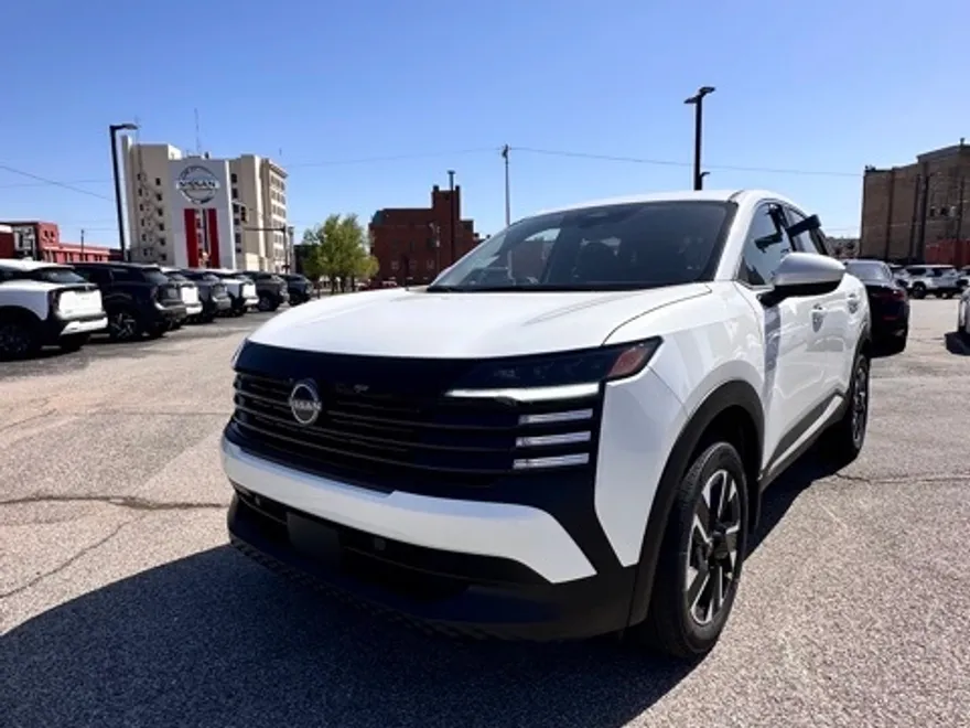 2025 Nissan Kicks SV photo 1