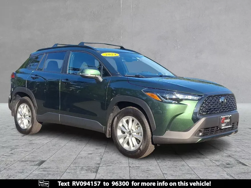 2024 Toyota Corolla Cross LE photo 1