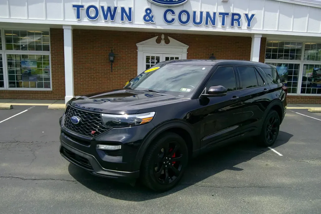 2022 Ford Explorer ST photo 1
