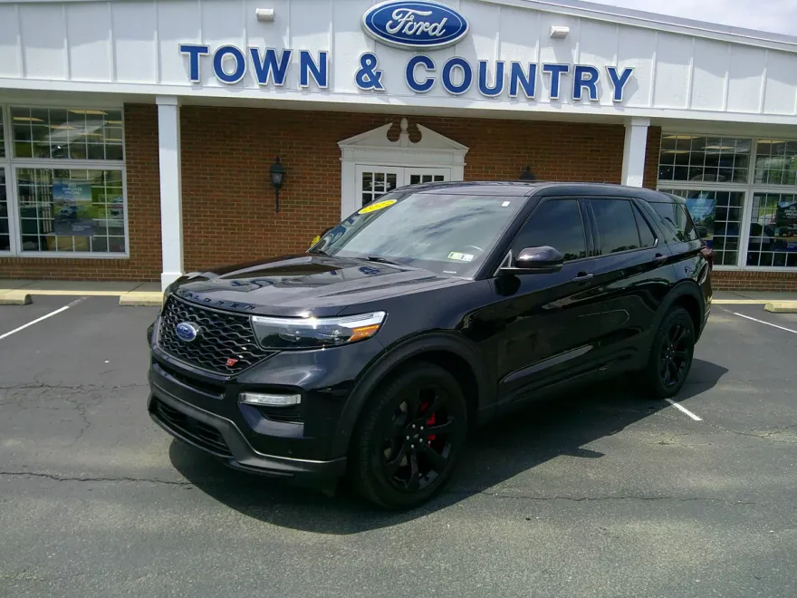 2022 Ford Explorer ST photo 1