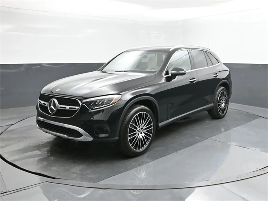 2025 Mercedes Benz GLC 300 photo 1