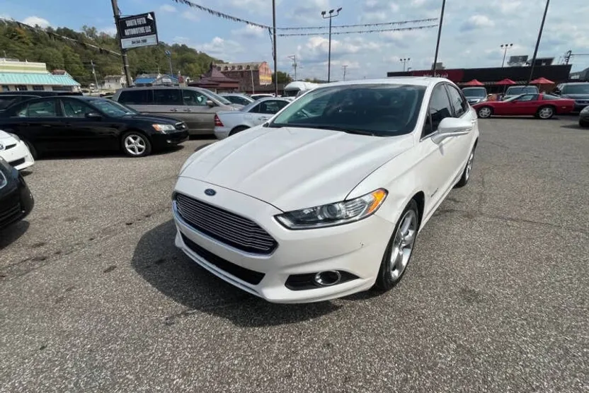 2013 Ford Fusion Hybrid SE photo 1