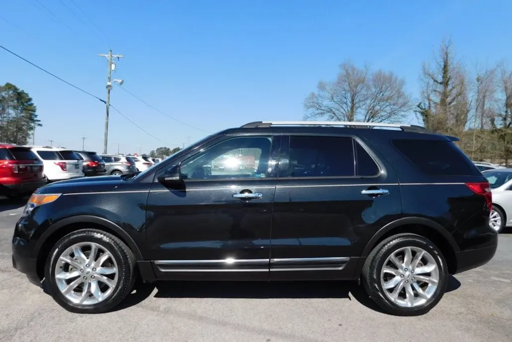 2015 Ford Explorer XLT photo 1