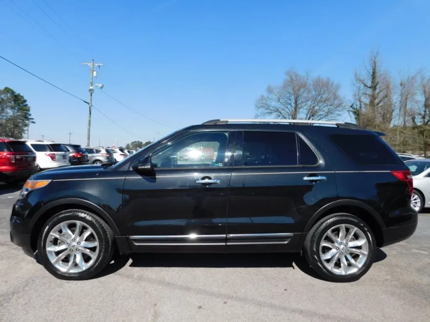 2015 Ford Explorer XLT photo 1