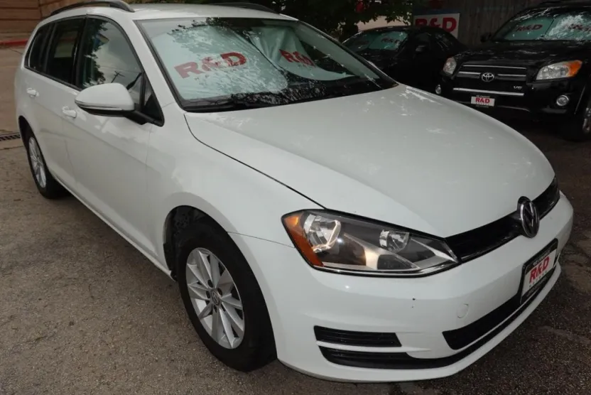 2017 Volkswagen Golf SportWagen S photo 1