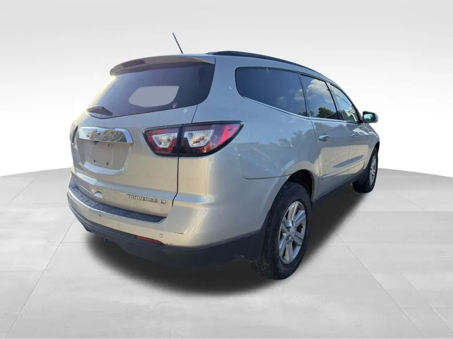 2013 Chevrolet Traverse 1LT photo 1