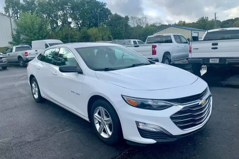 2021 Chevrolet Malibu LS photo 1