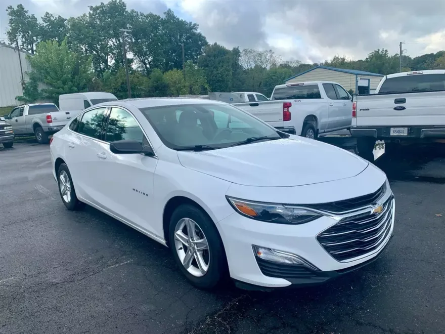 2021 Chevrolet Malibu LS photo 1
