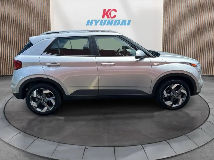 2025 Hyundai Venue SEL photo 1