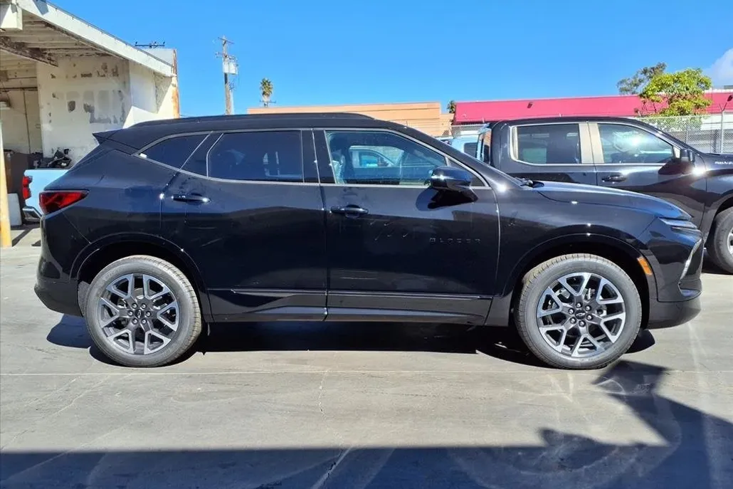 2025 Chevrolet Blazer RS photo 1