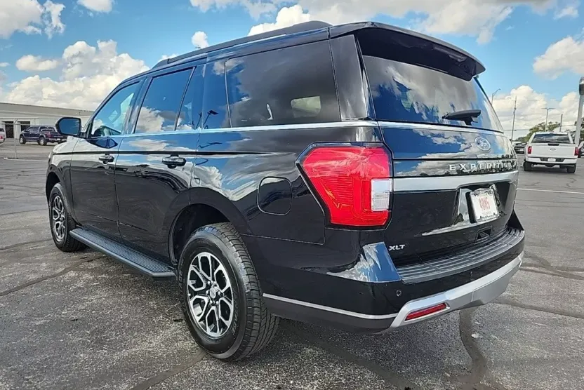 2024 Ford Expedition XLT photo 1