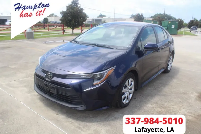 2023 Toyota Corolla LE photo 1