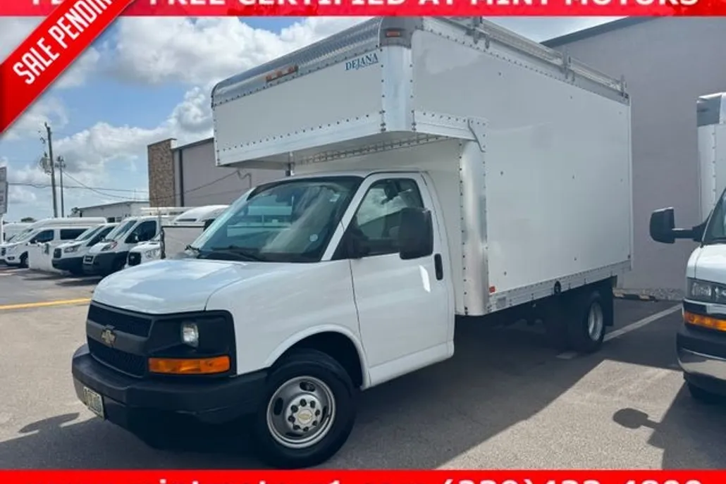 2017 Chevrolet Express 3500 photo 1