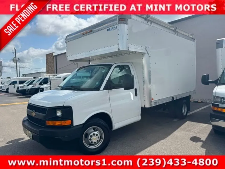 2017 Chevrolet Express 3500 photo 1