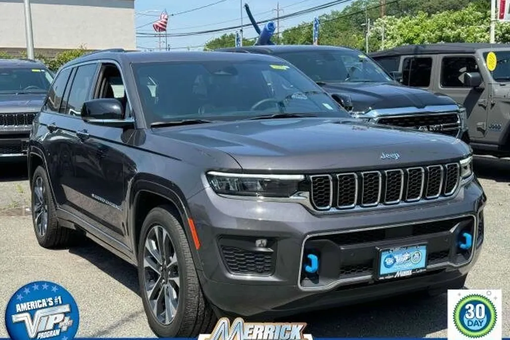 2023 Jeep Cherokee 4xe Overland photo 1