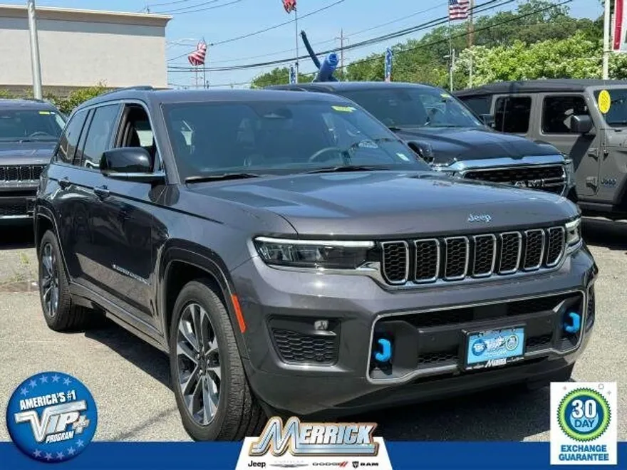 2023 Jeep Cherokee 4xe Overland photo 1