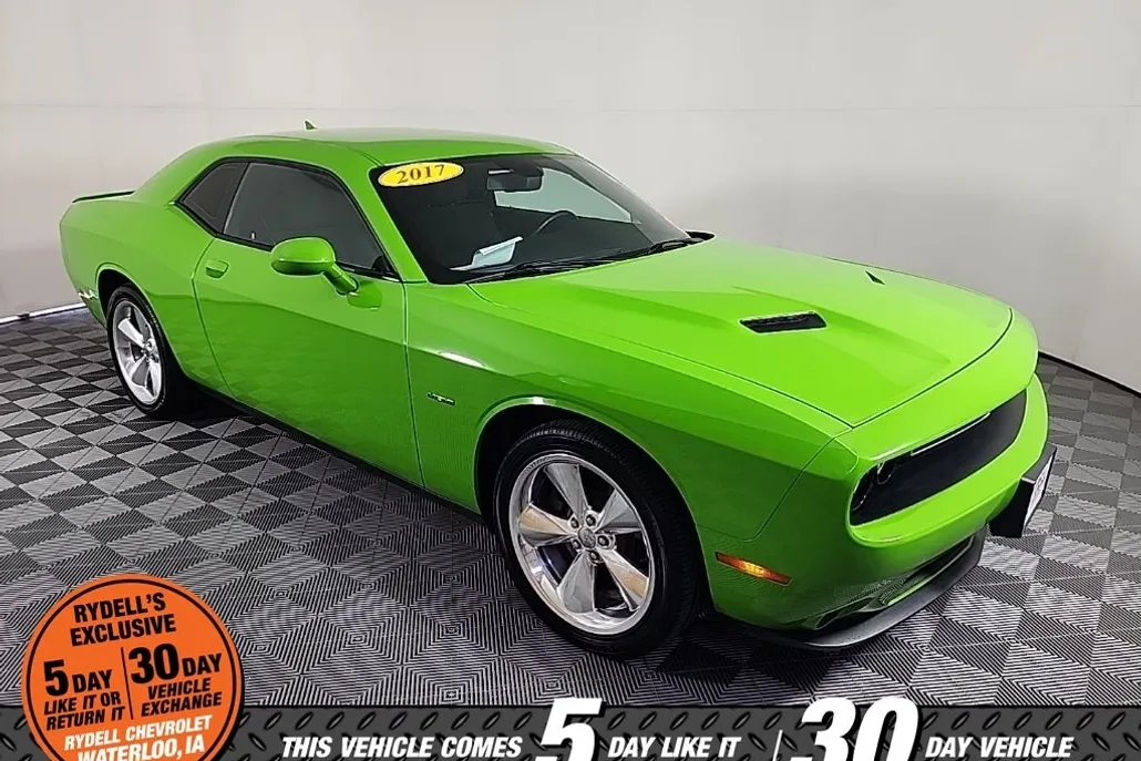 2017 Dodge Challenger R/T photo 1