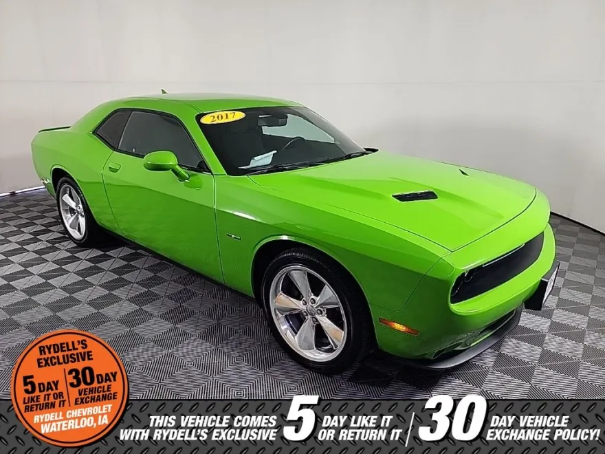 2017 Dodge Challenger R/T photo 1
