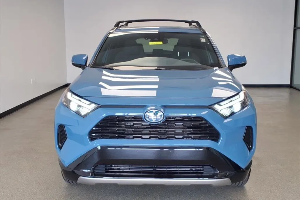 2024 Toyota RAV4 Hybrid SE photo 1