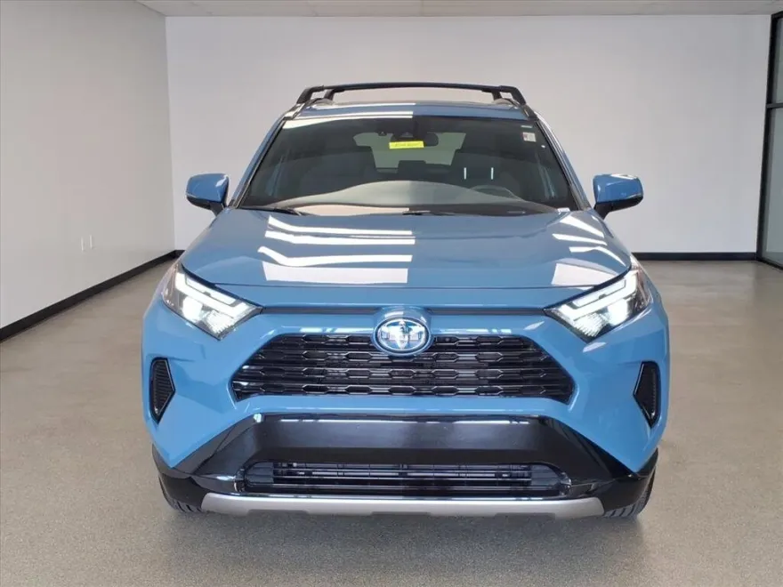 2024 Toyota RAV4 Hybrid SE photo 1
