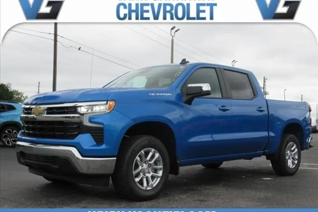 2025 Chevrolet Silverado LT photo 1
