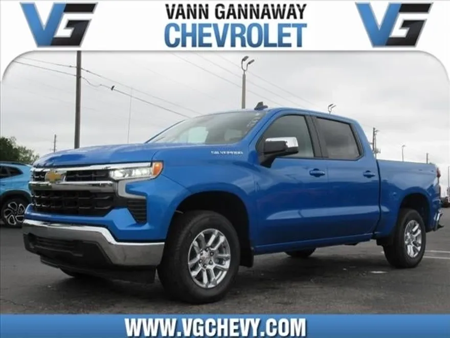 2025 Chevrolet Silverado LT photo 1
