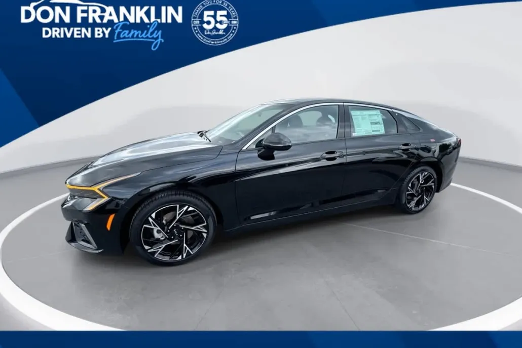 2025 Kia K5 GT-Line photo 1