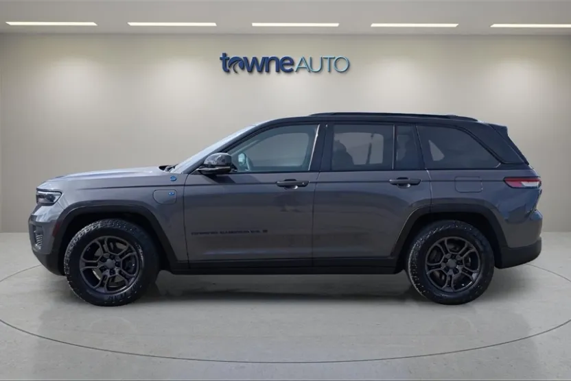 2023 Jeep Grand Cherokee Trailhawk 4xe photo 1