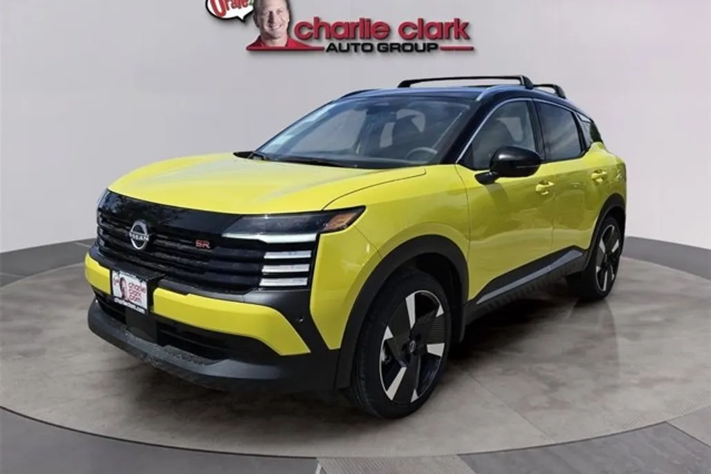 2025 Nissan Kicks SR photo 1