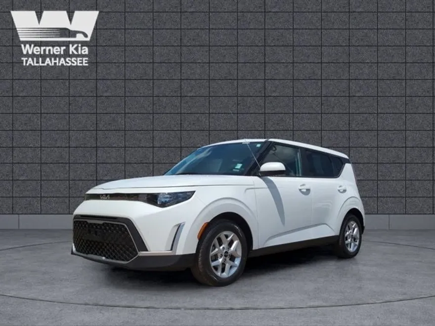 2024 Kia Soul LX photo 1