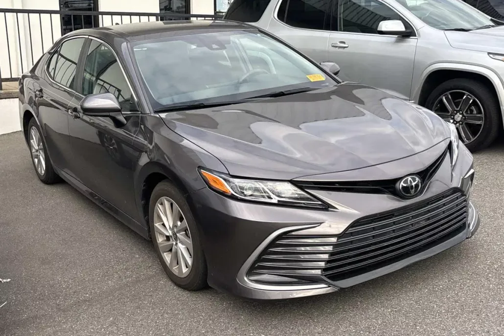 2023 Toyota Camry LE photo 1
