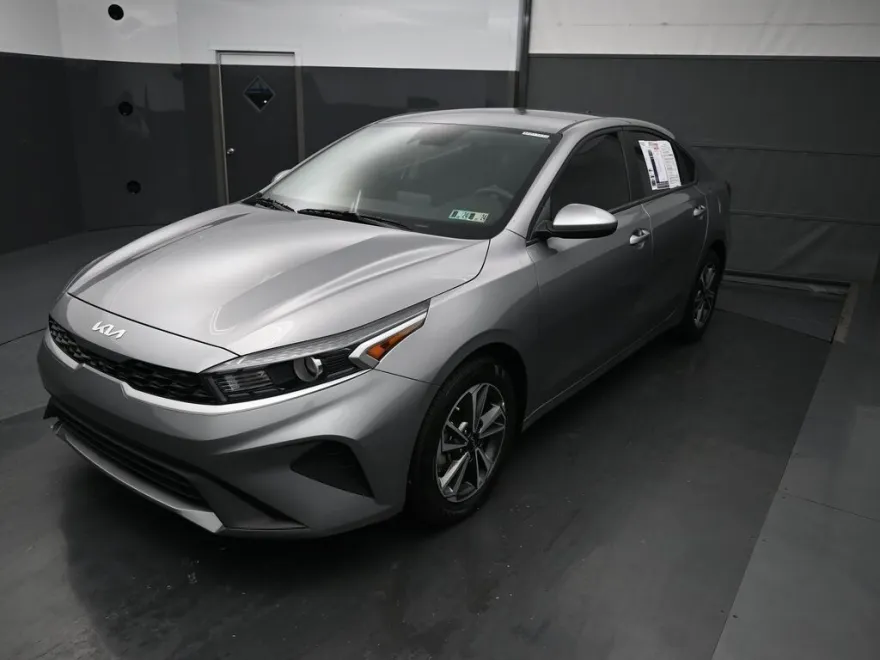2023 Kia Forte LXS photo 1
