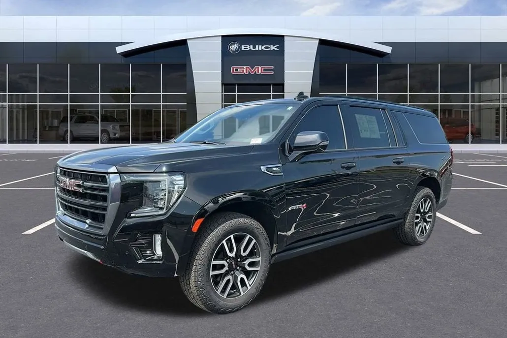 2022 Gmc Yukon XL AT4 photo 1