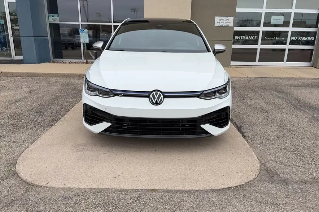 2022 Volkswagen Golf R photo 1
