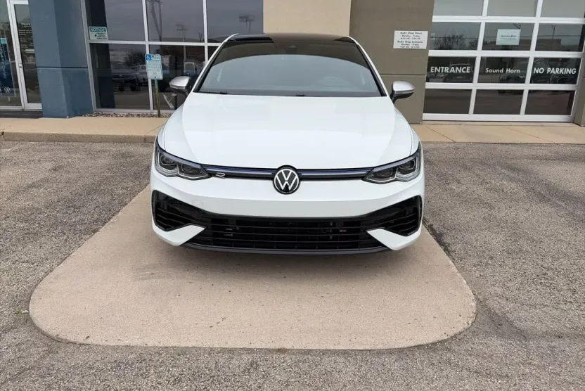 2022 Volkswagen Golf R photo 1