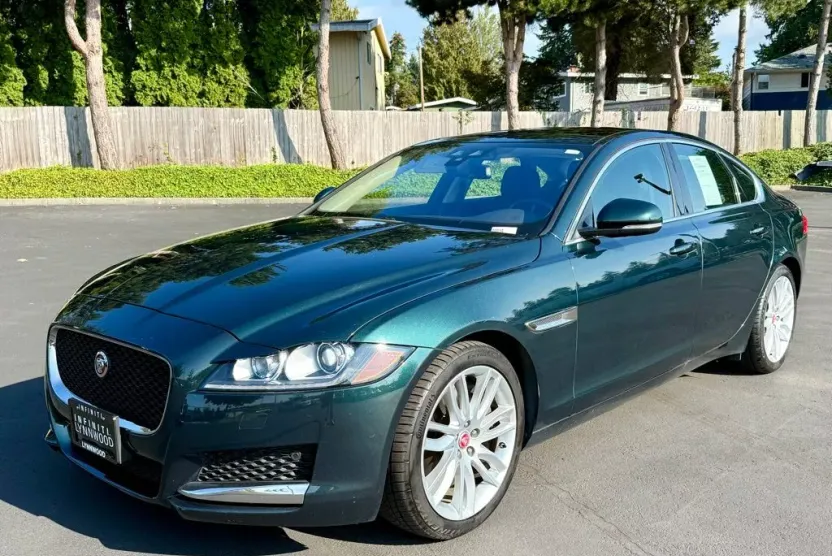 2017 Jaguar XF 35t Prestige photo 1